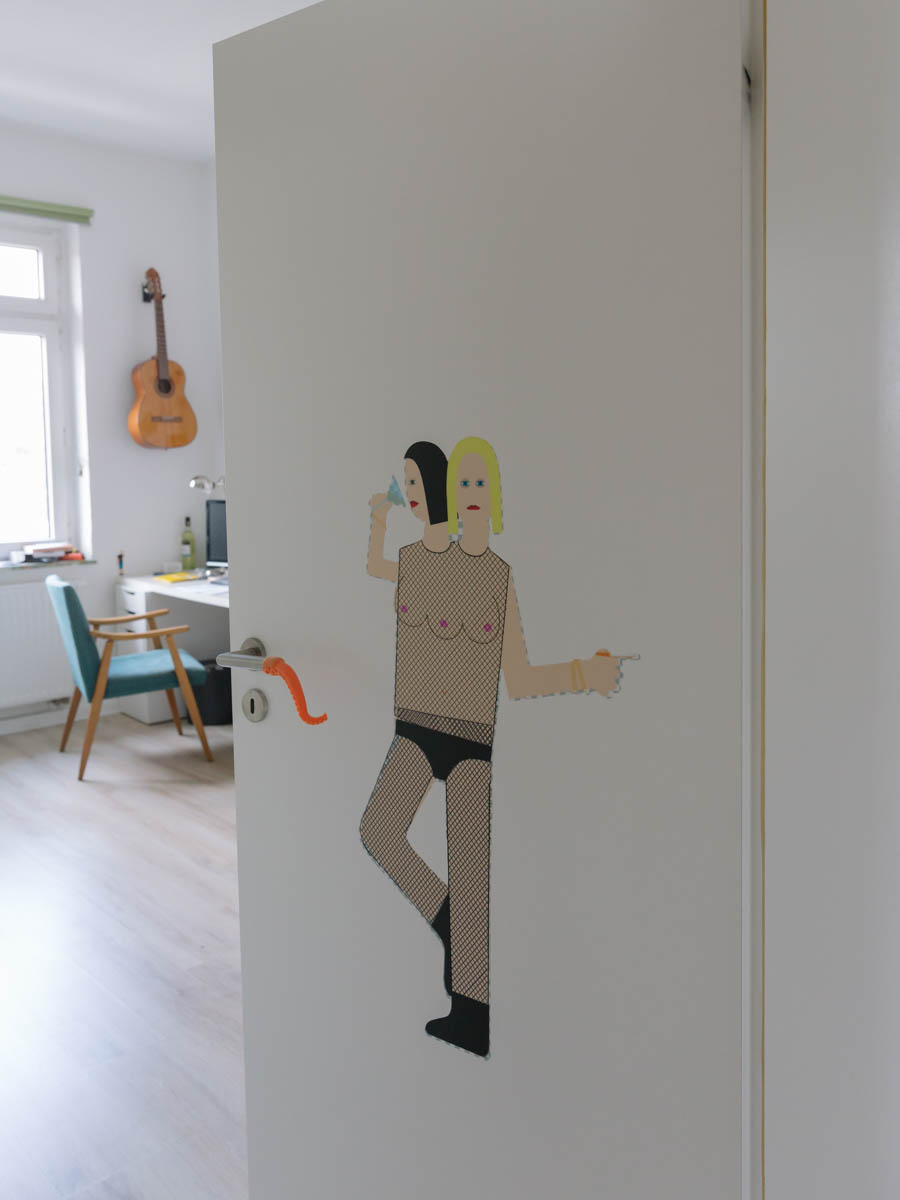 Lucia Danieleit im Atelier. Foto: Monika Hanfland