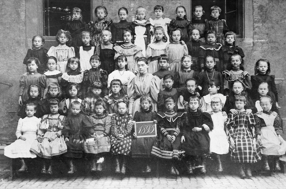 The-dead-Living_1895